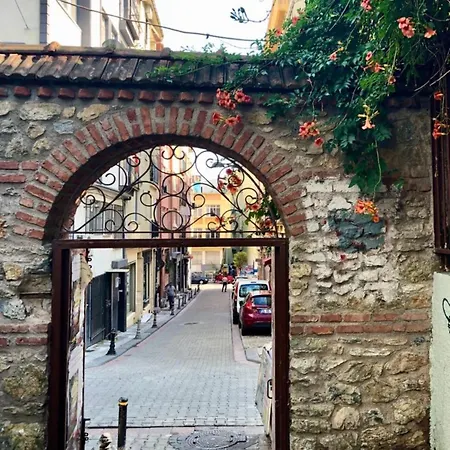 Апартаменты Kadikoy Yeldegirmeni'nde Daire *